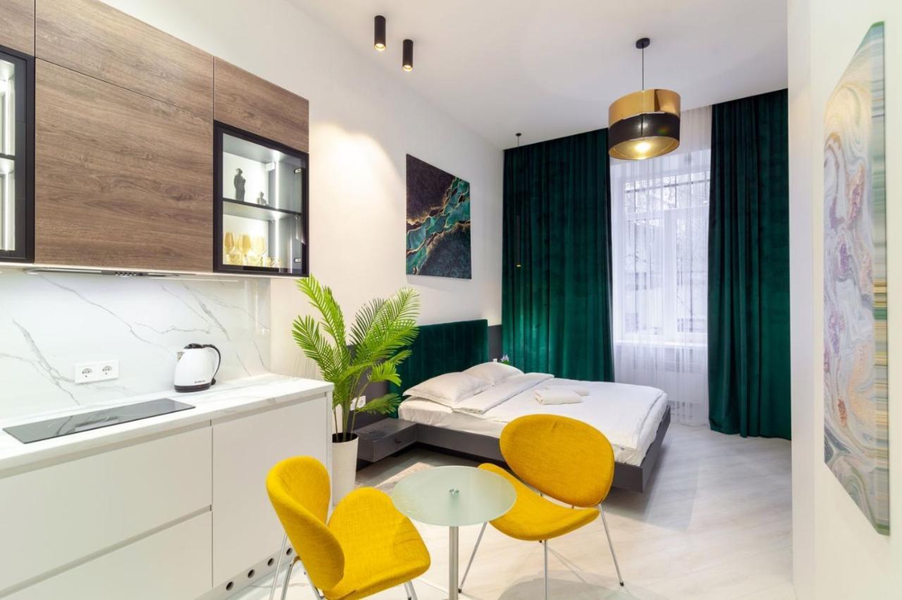 Зелені Апартаменти Біля Оперного Театру Flat In The City Center Lemberg Exterior foto