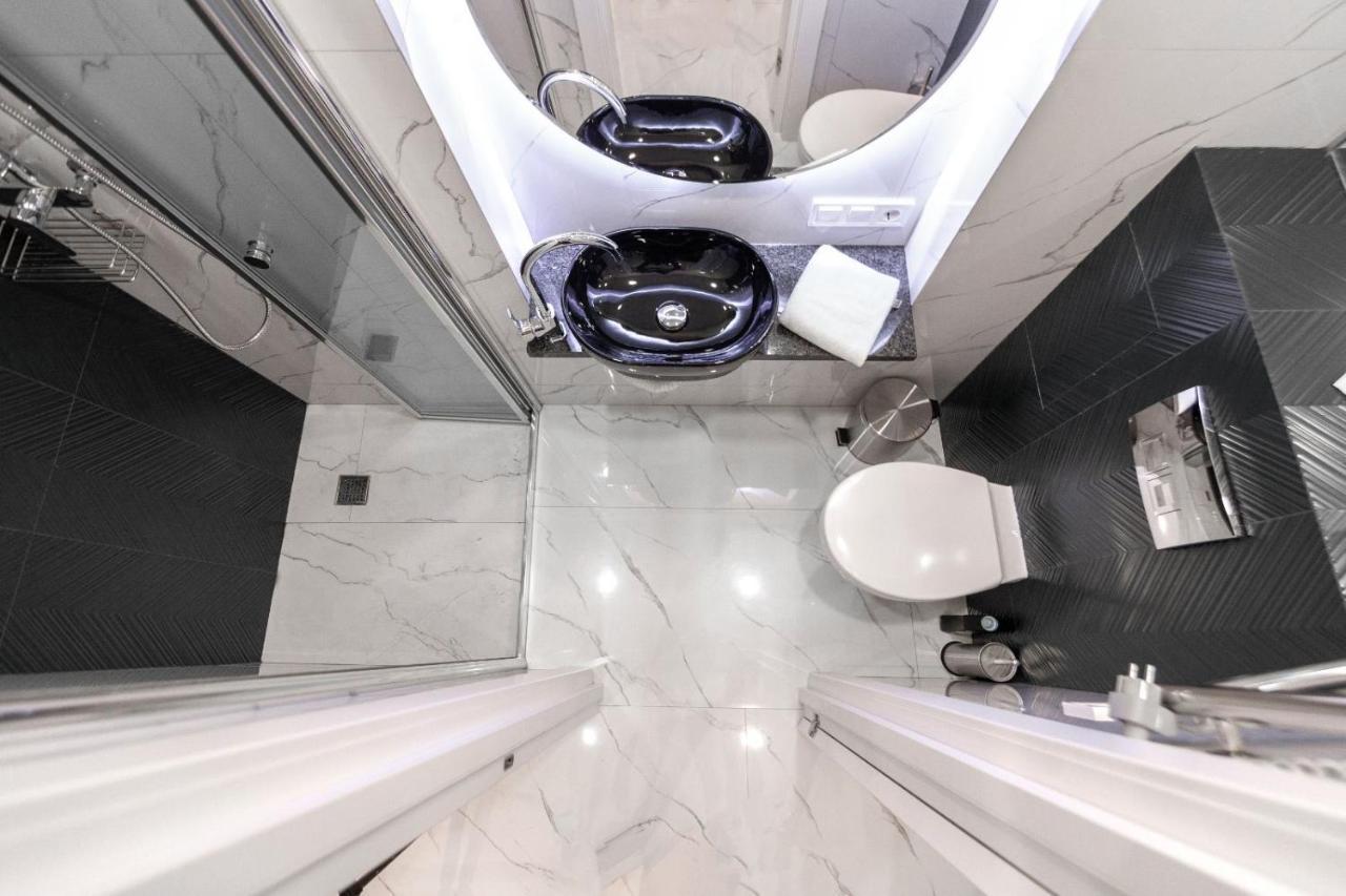 Зелені Апартаменти Біля Оперного Театру Flat In The City Center Lemberg Exterior foto