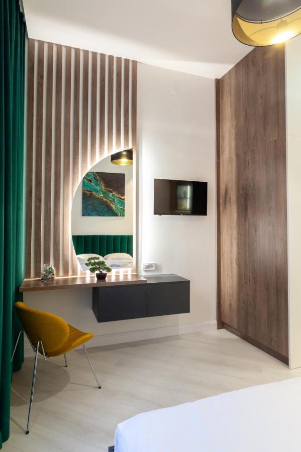 Зелені Апартаменти Біля Оперного Театру Flat In The City Center Lemberg Exterior foto