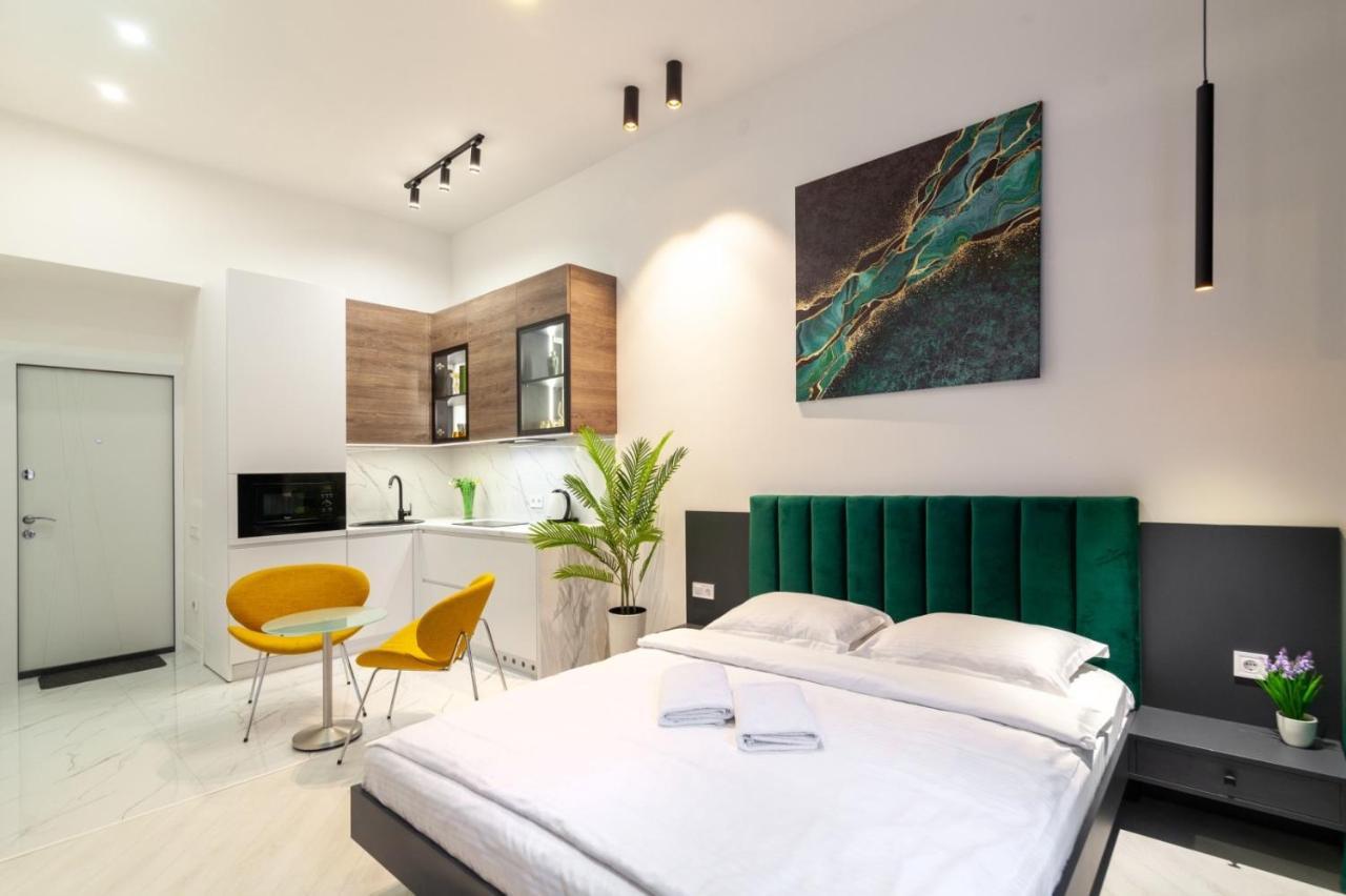 Зелені Апартаменти Біля Оперного Театру Flat In The City Center Lemberg Exterior foto